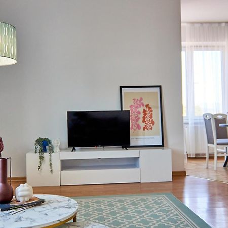 Wonderful Panoramic View Apartment Mukacheve Bagian luar foto