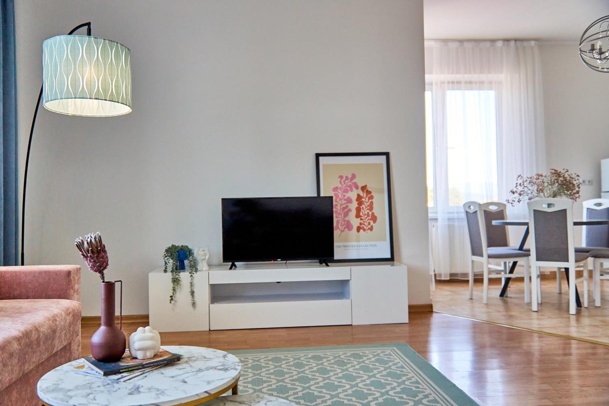 Wonderful Panoramic View Apartment Mukacheve Bagian luar foto