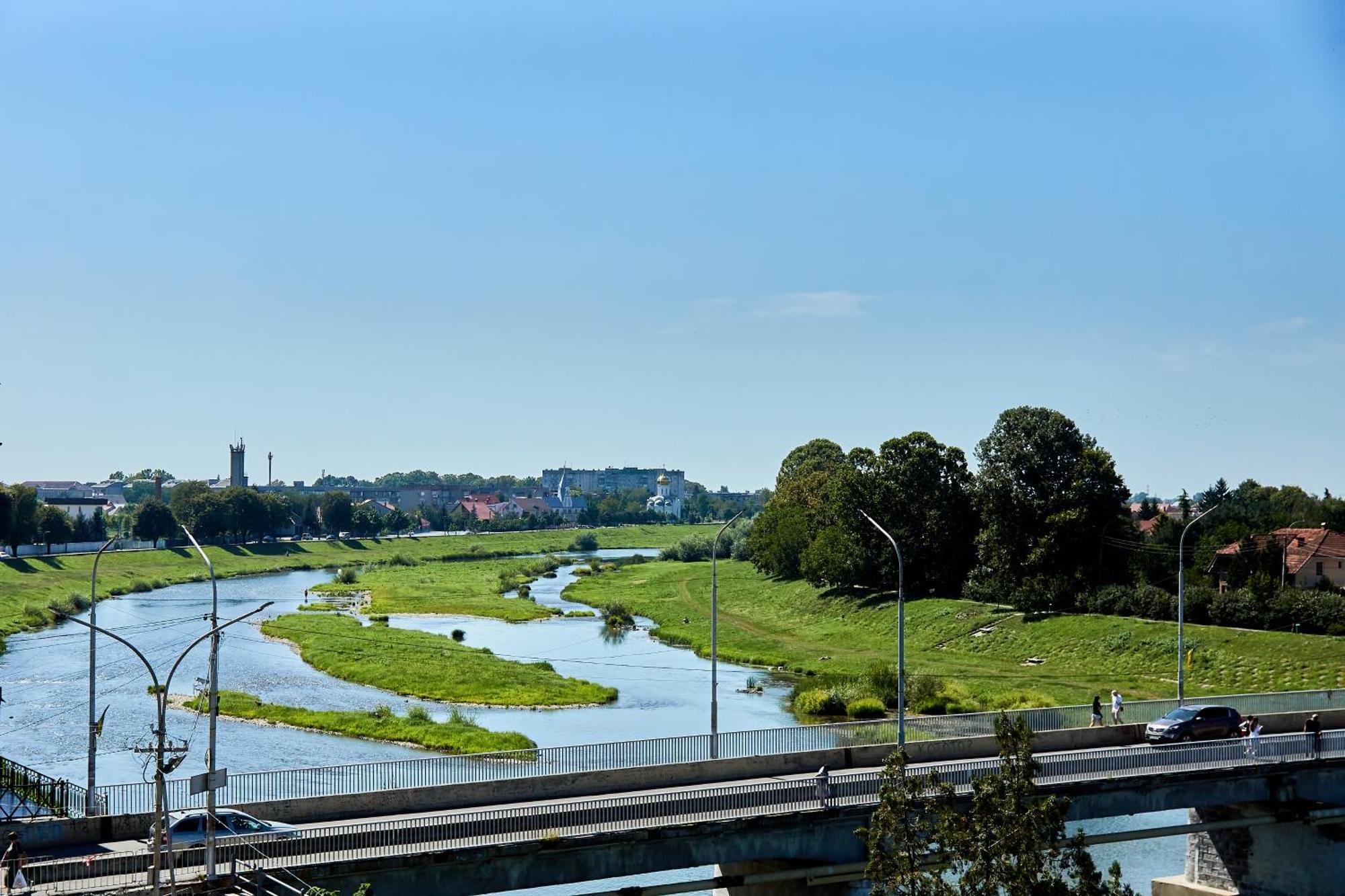 Wonderful Panoramic View Apartment Mukacheve Bagian luar foto