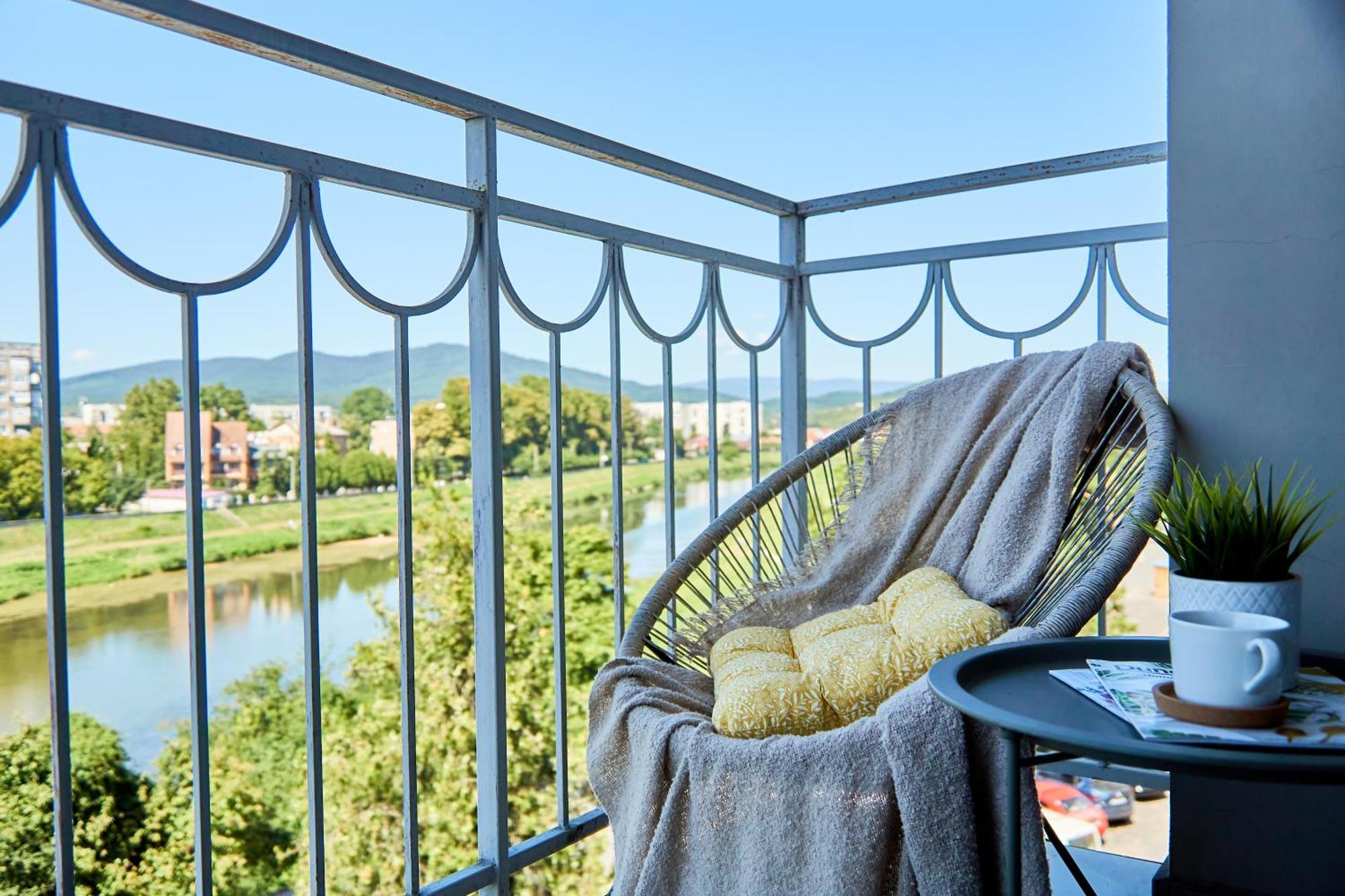 Wonderful Panoramic View Apartment Mukacheve Bagian luar foto