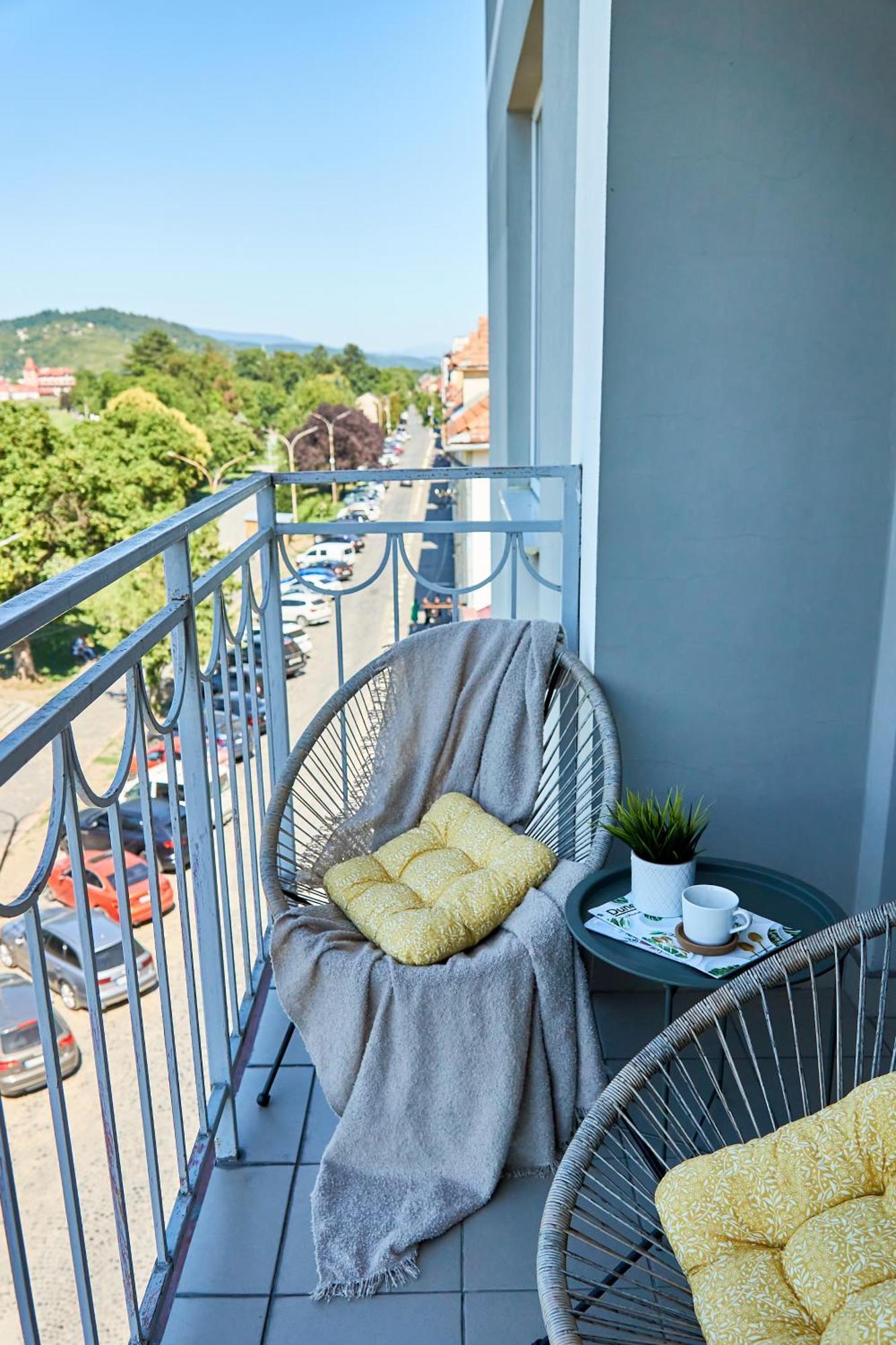 Wonderful Panoramic View Apartment Mukacheve Bagian luar foto