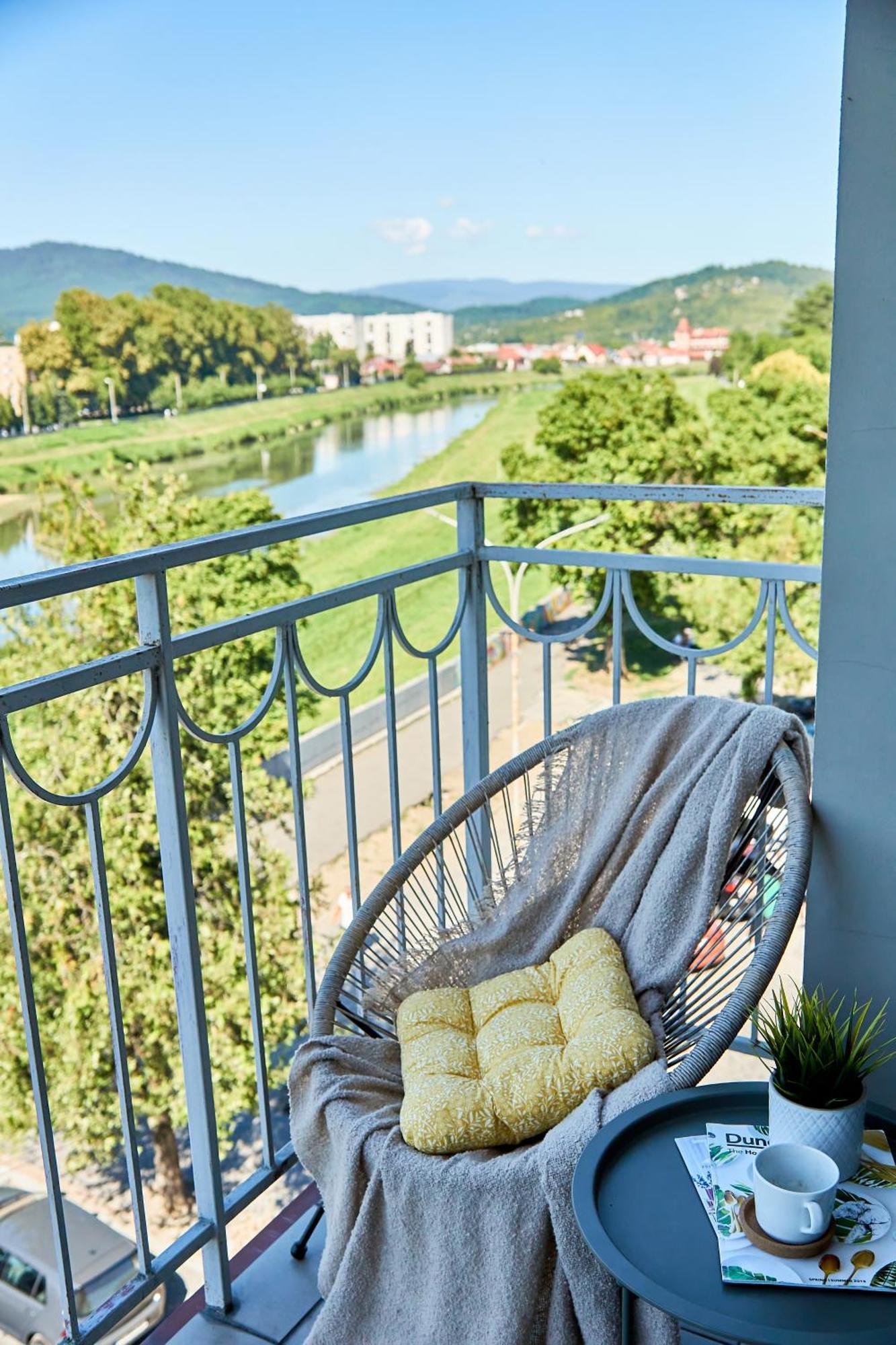 Wonderful Panoramic View Apartment Mukacheve Bagian luar foto